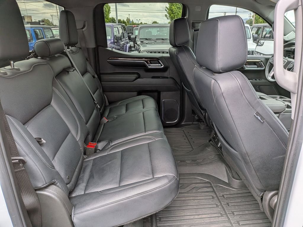 Used 2024 White GMC Elevation image 30