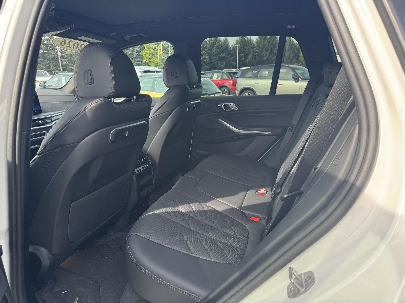New 2026 Alpine White BMW xDrive40i image 10