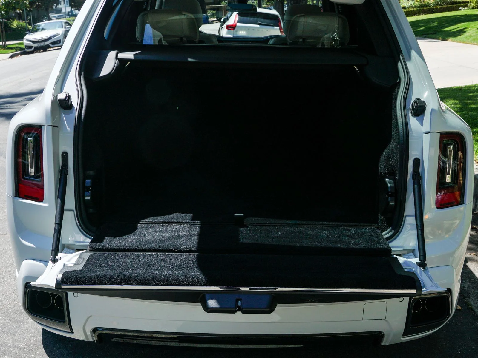 New 2027 Arctic White Rolls-Royce Black Badge image 29