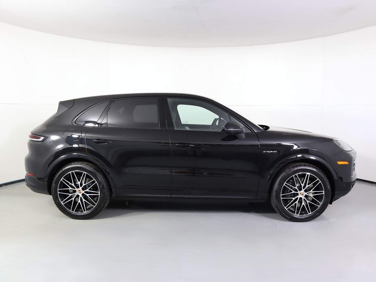 New 2026 Chromite Black Metallic Porsche E-Hybrid image 8