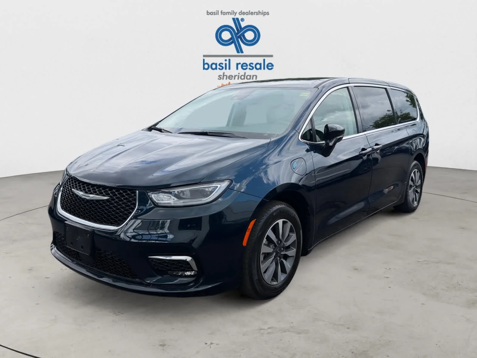 Used 2024 Fathom Blue Pearlcoat Chrysler Hybrid Select image 2
