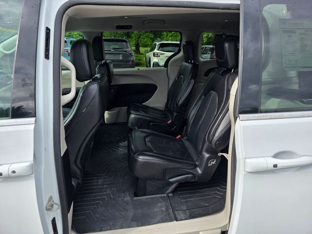 Used 2022 Bright White Clearcoat Chrysler Touring L image 18