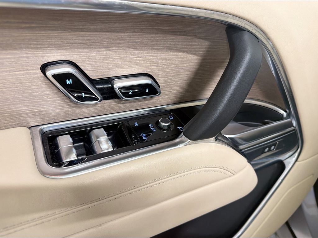 2023 Land Rover Range Rover SE - Photo 19