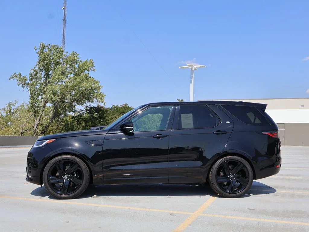 Used 2025 Santorini Black Metallic Land Rover Metropolitan Edition image 4