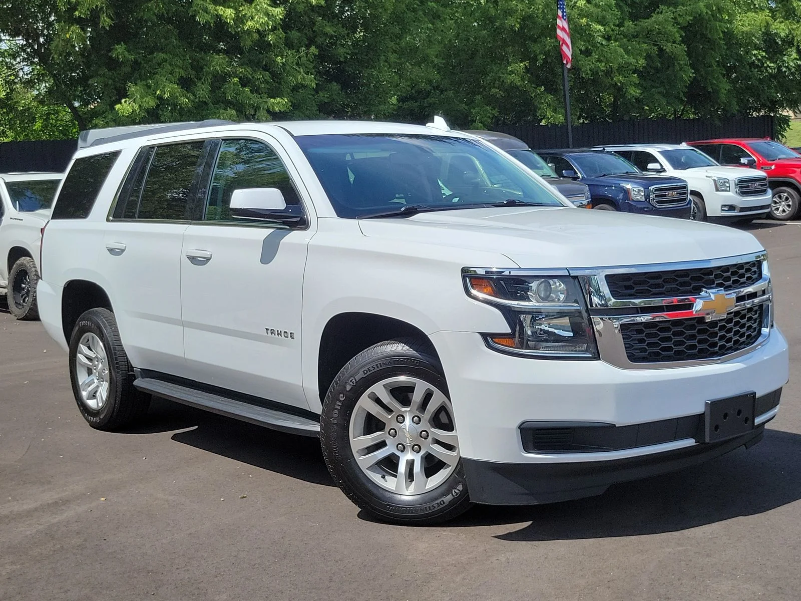 Used 2019 Summit White Chevrolet LS image 1