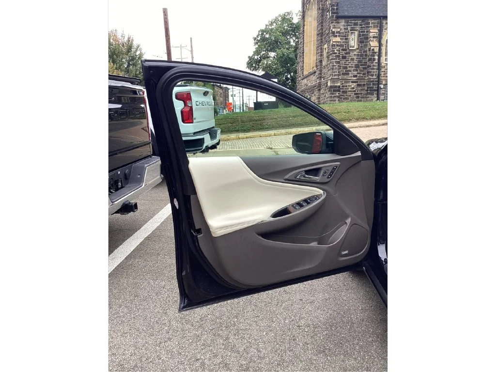 Used 2022 DARK ASH METALLIC Chevrolet Premier image 17