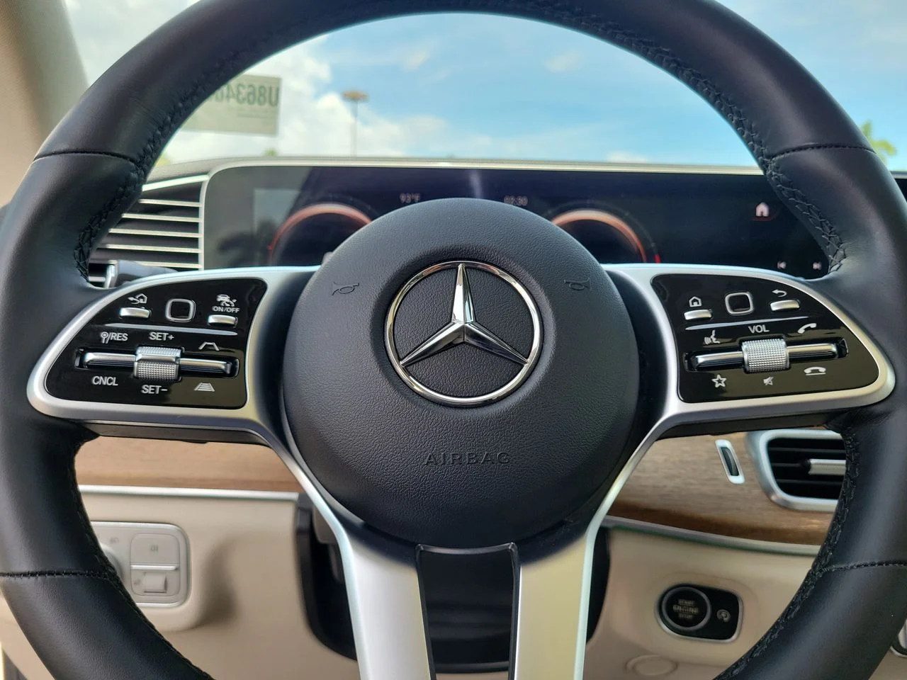 Certified Used 2023 White Mercedes-Benz GLE 450 image 31