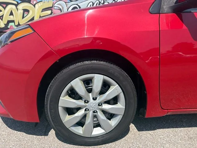 Used 2014 Red Toyota LE image 32