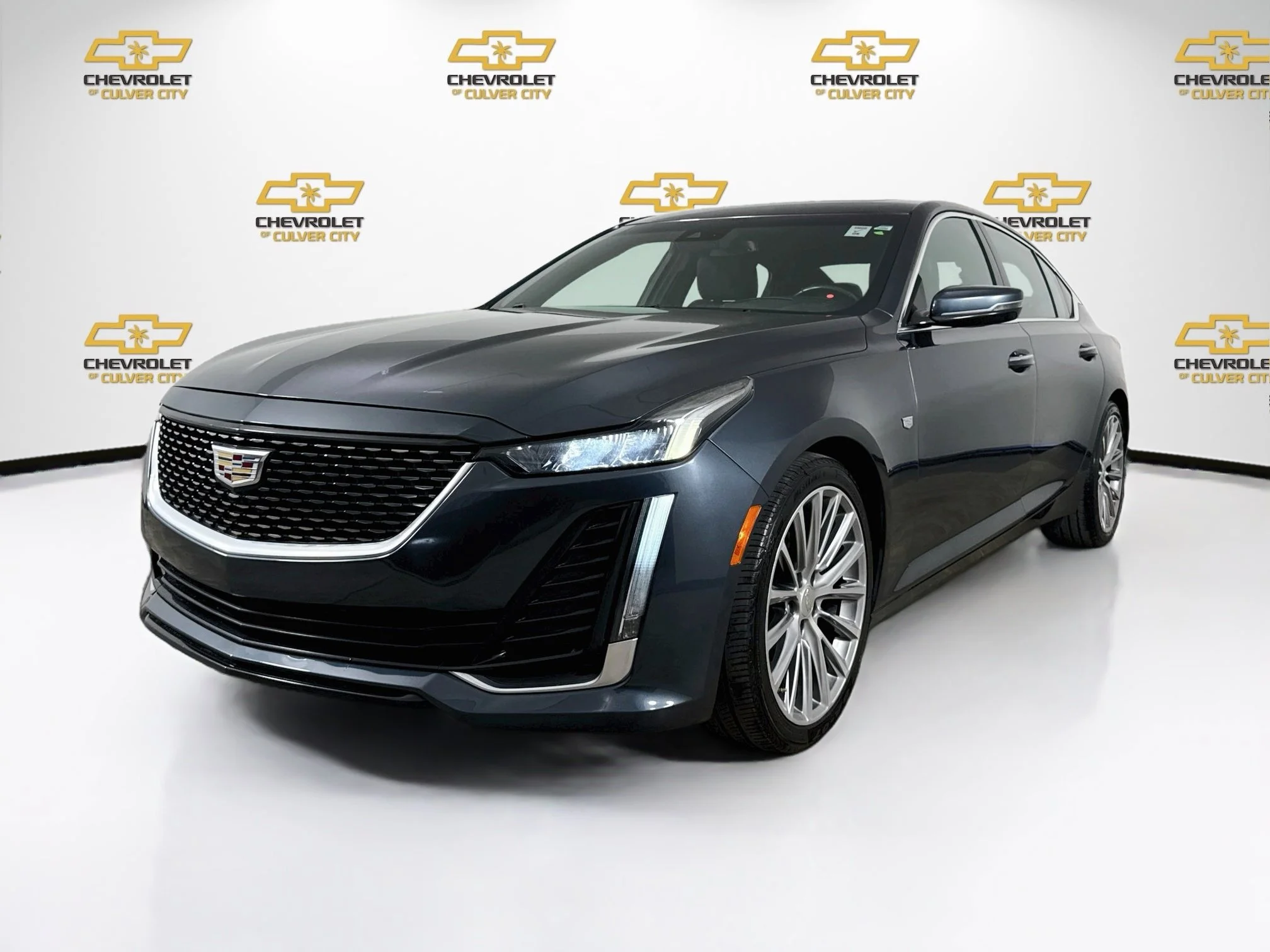 Used 2020 SHADOW METALLIC Cadillac Premium Luxury image 3