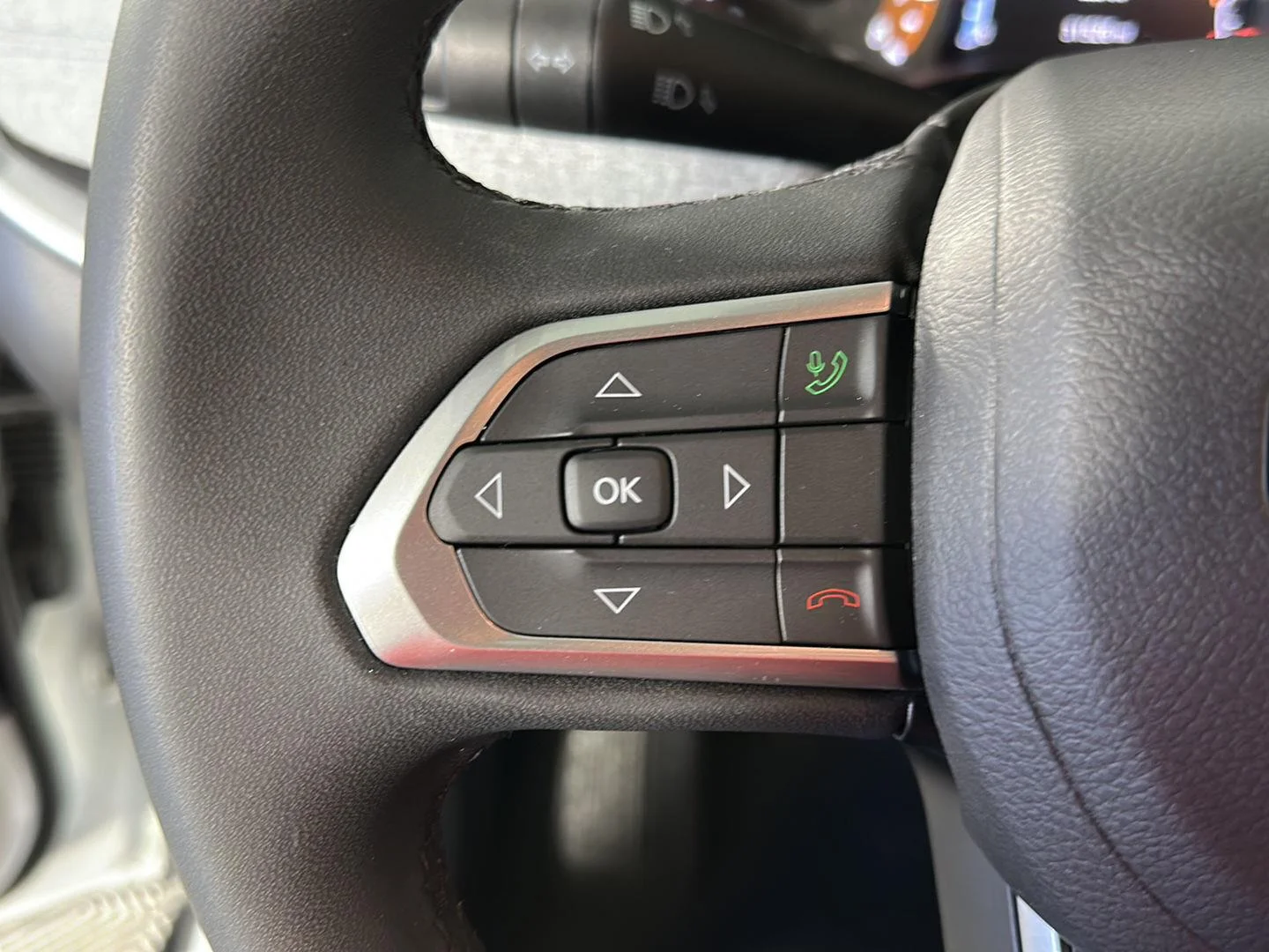 Used 2024 Bright White Clearcoat Jeep Latitude image 13