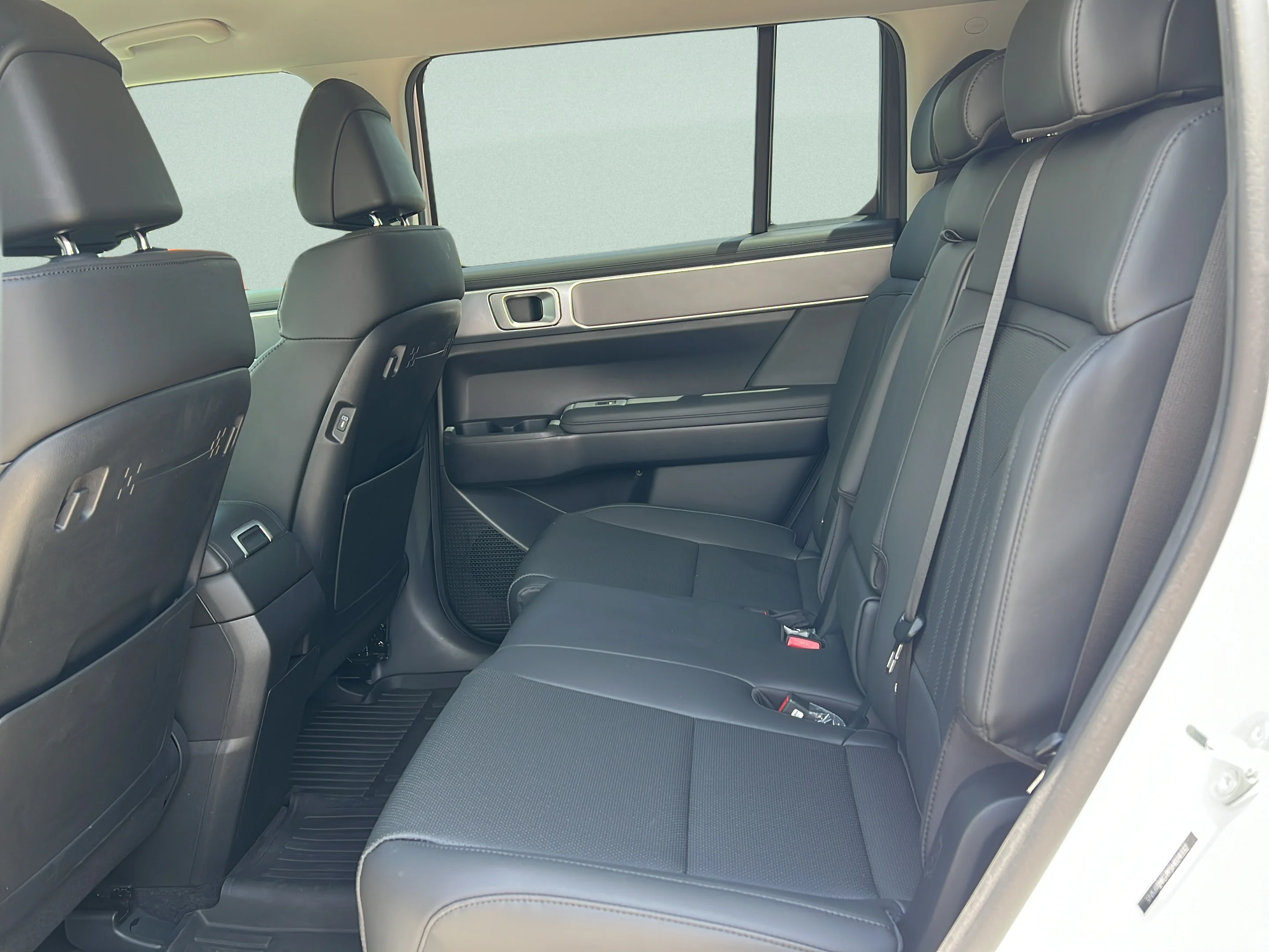 Used 2025 Serenity White Hyundai SEL image 10