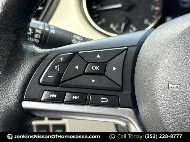 Used 2021 Silver Nissan SL image 44