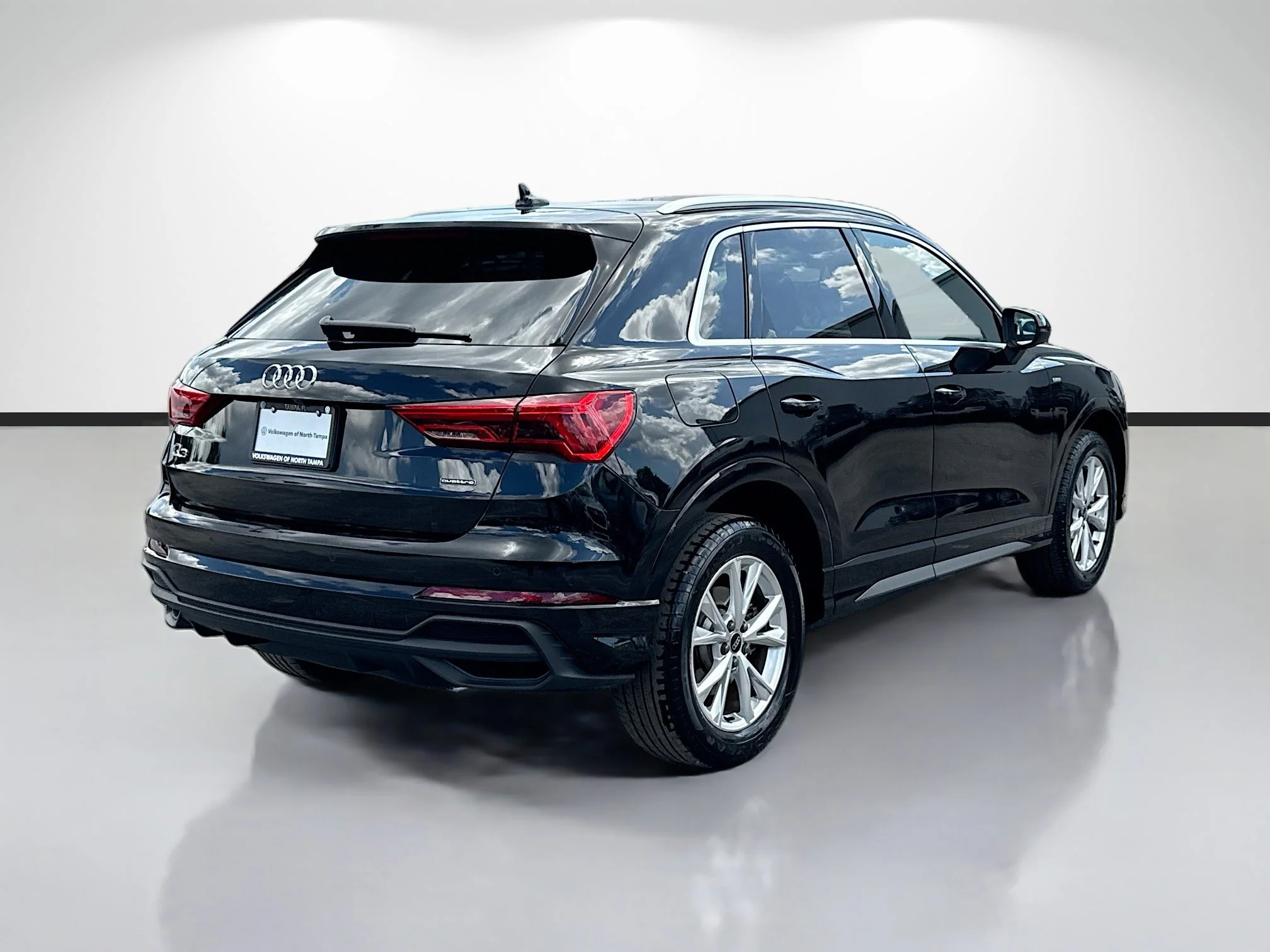 Used 2025 Mythos Black Metallic Audi S line Premium image 3