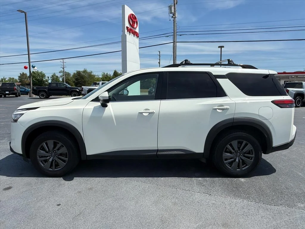 2023 Nissan Pathfinder SV 4WD's photo
