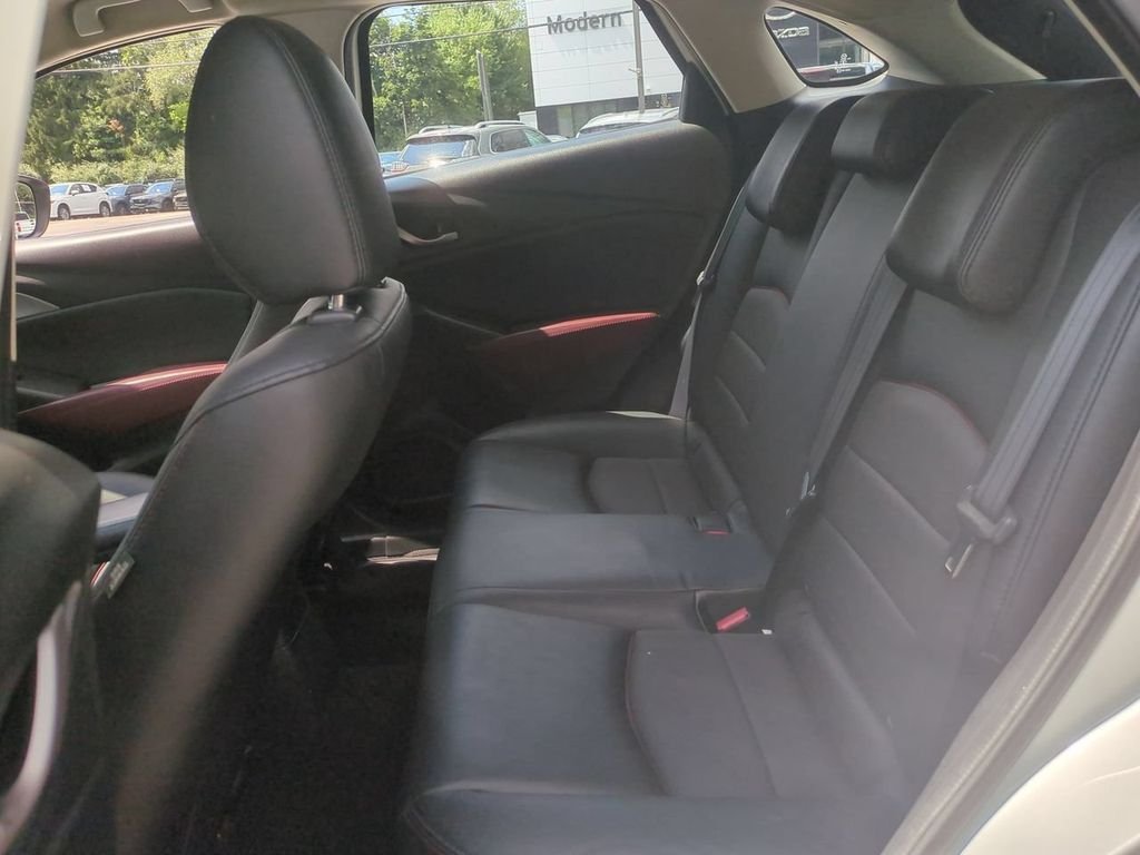 Used 2016 White Mazda Touring image 25