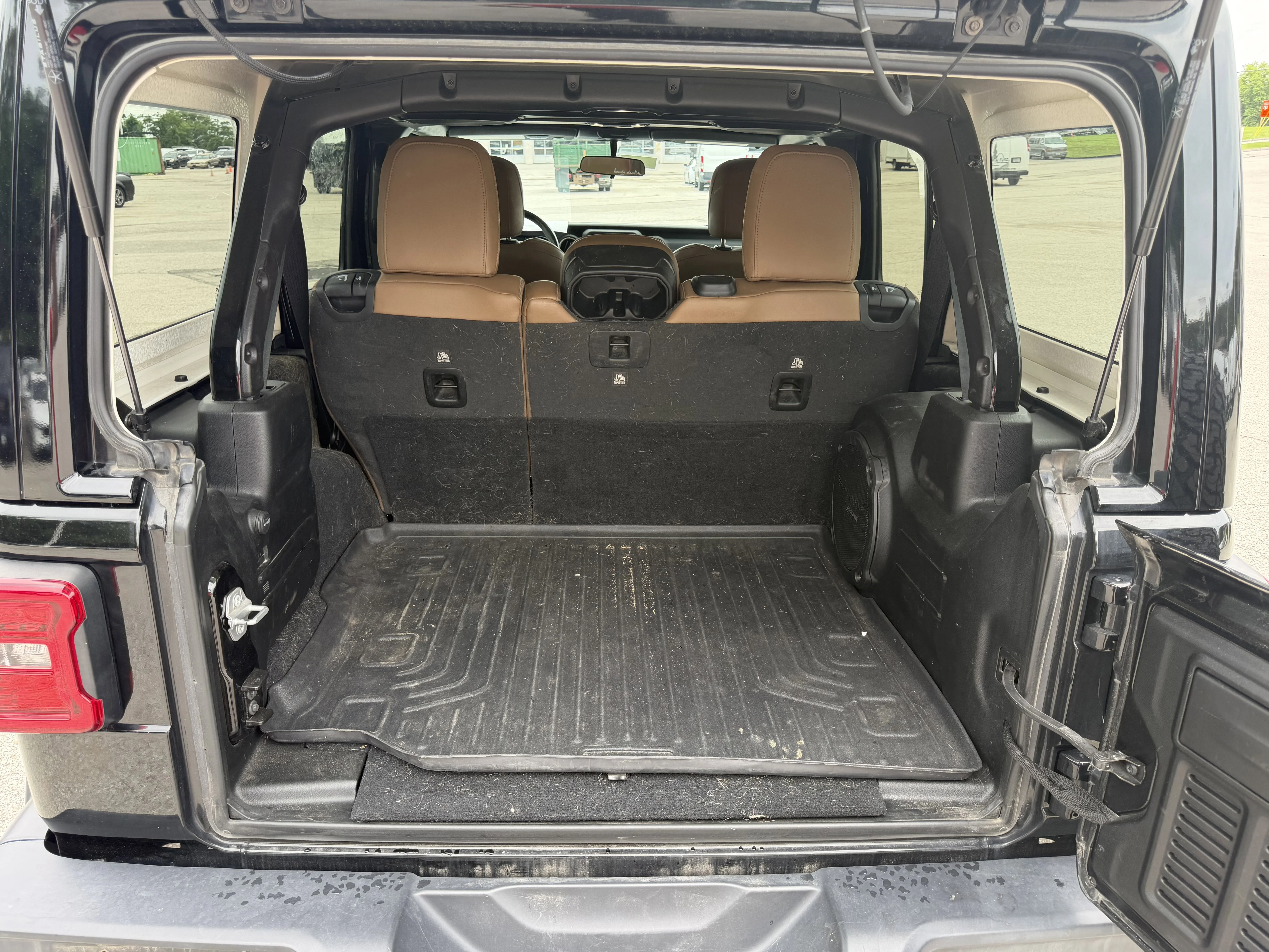 Used 2020 Black Clearcoat Jeep Sahara image 9