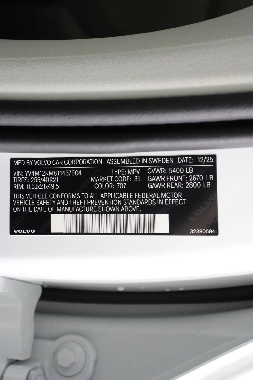New 2026 White Volvo B5 Ultra image 17