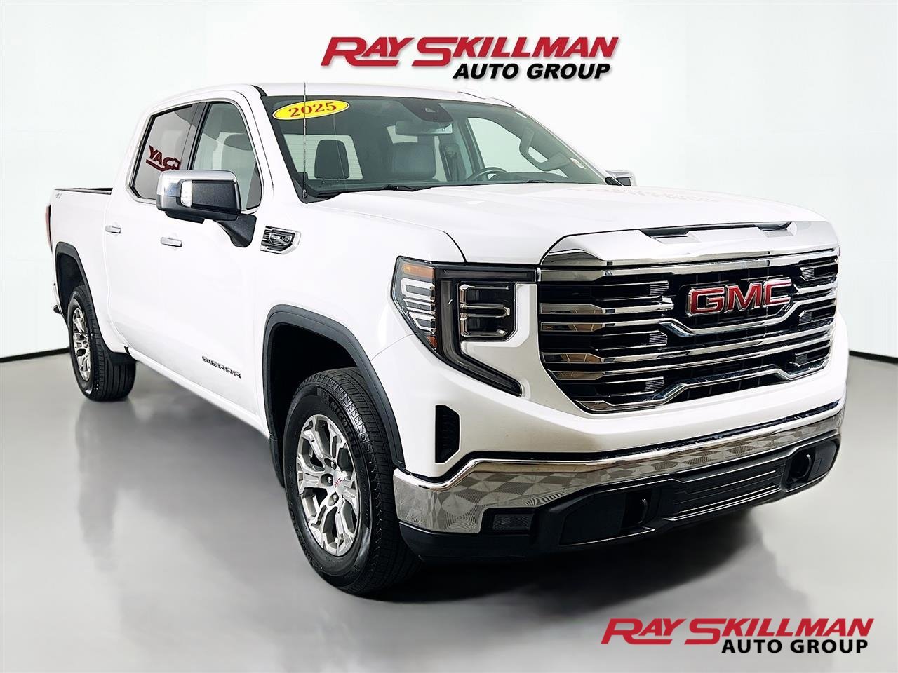 Used 2025 Summit White GMC SLT image 1