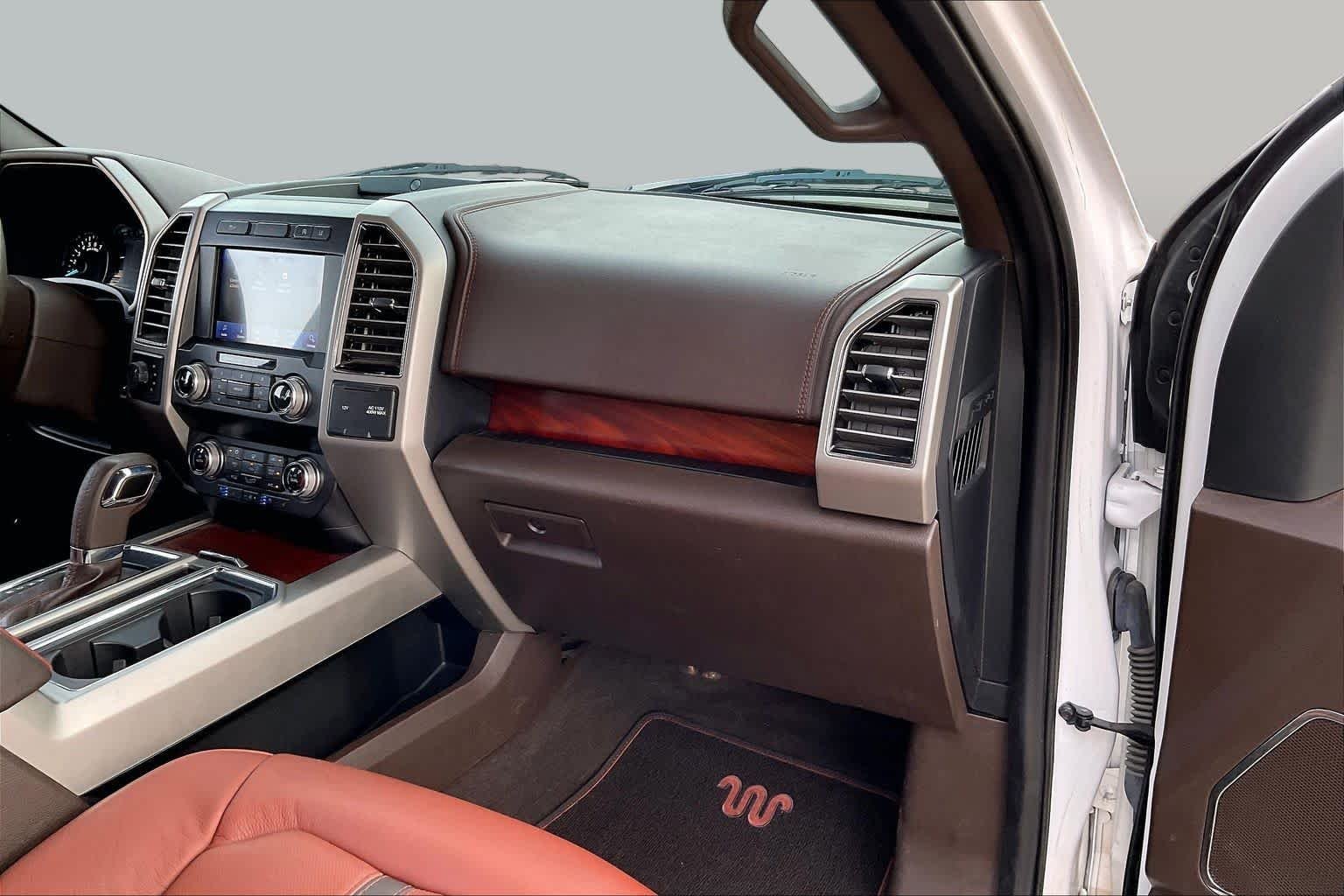 Used 2020 Oxford White/Stone Gray Ford King Ranch image 17