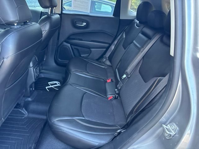Used 2018 Billet Silver Metallic Clearcoat Jeep Latitude image 12