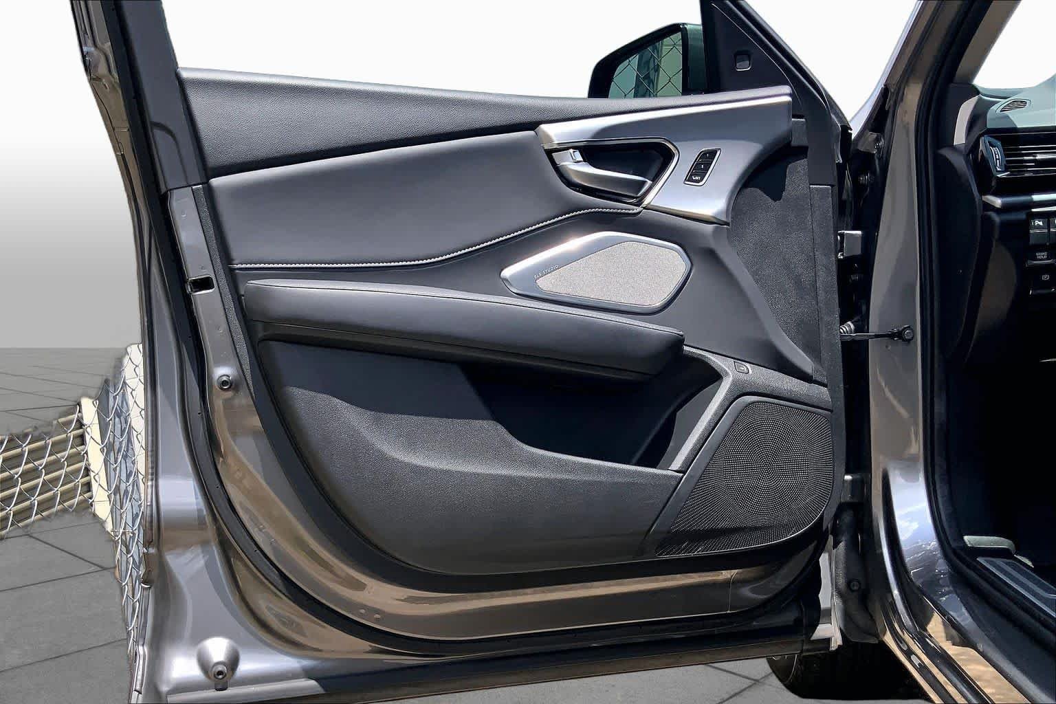 Used 2023 Liquid Carbon Metallic Acura w/Technology Package image 21