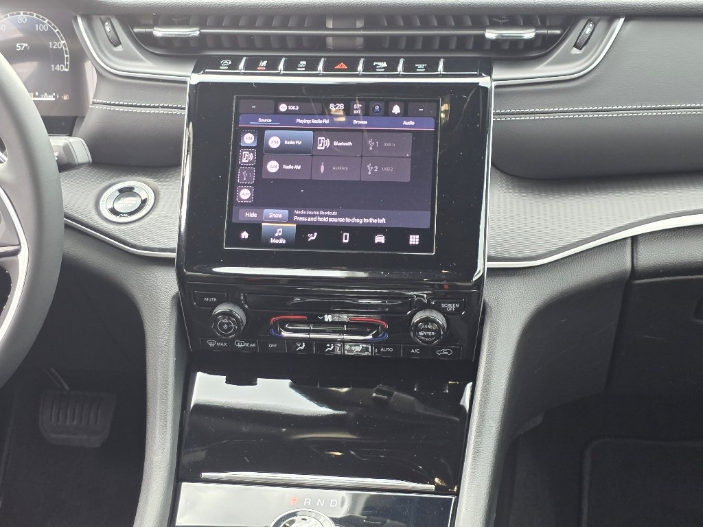 Used 2025 Diamond Black Crystal Pearl Coat Jeep Laredo X image 3