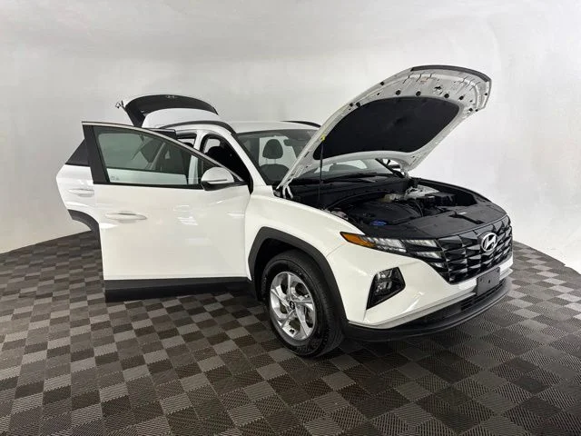 Used 2023 White Hyundai SEL image 16