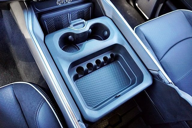 New 2026 Diamond Black Crystal Pearl-Coat Exterior Paint RAM Laramie image 38