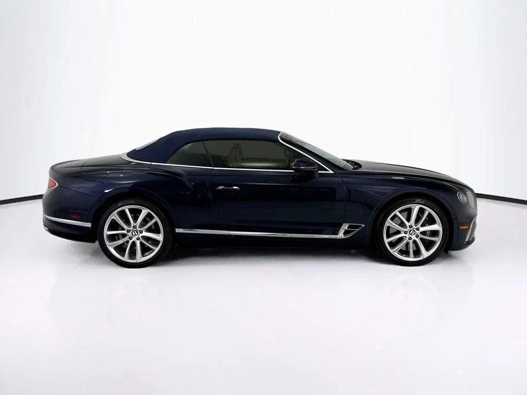 Used 2021  Bentley V8 image 12