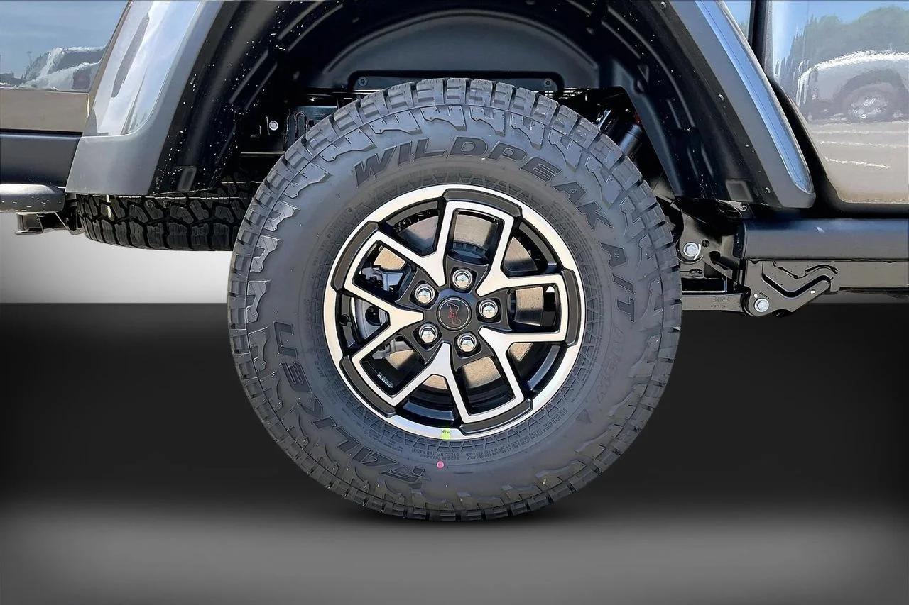 New 2026 Granite Crystal Metallic Clearcoat Jeep Rubicon X image 34