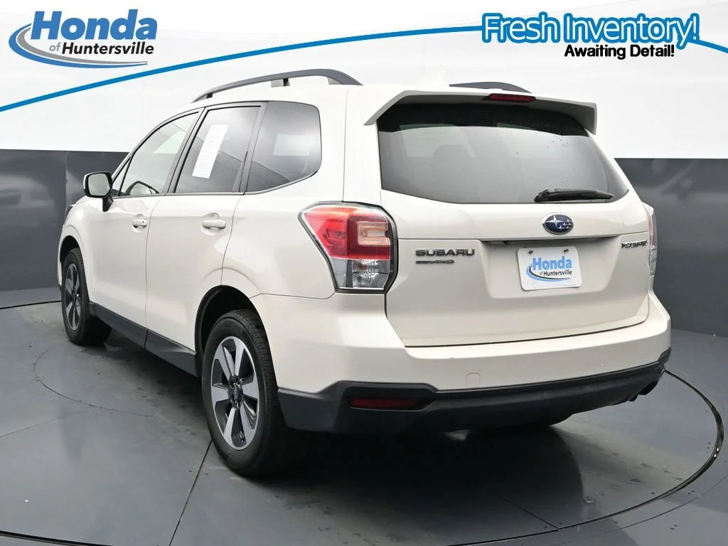 Used 2018 Crystal White Pearl Subaru 2.5i Premium image 7