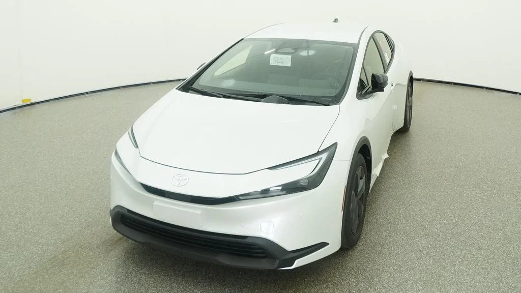 New 2027 Wind Chill Pearl Toyota LE image 20