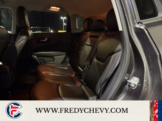 Used 2019 Gray Jeep Limited 4x4 image 24