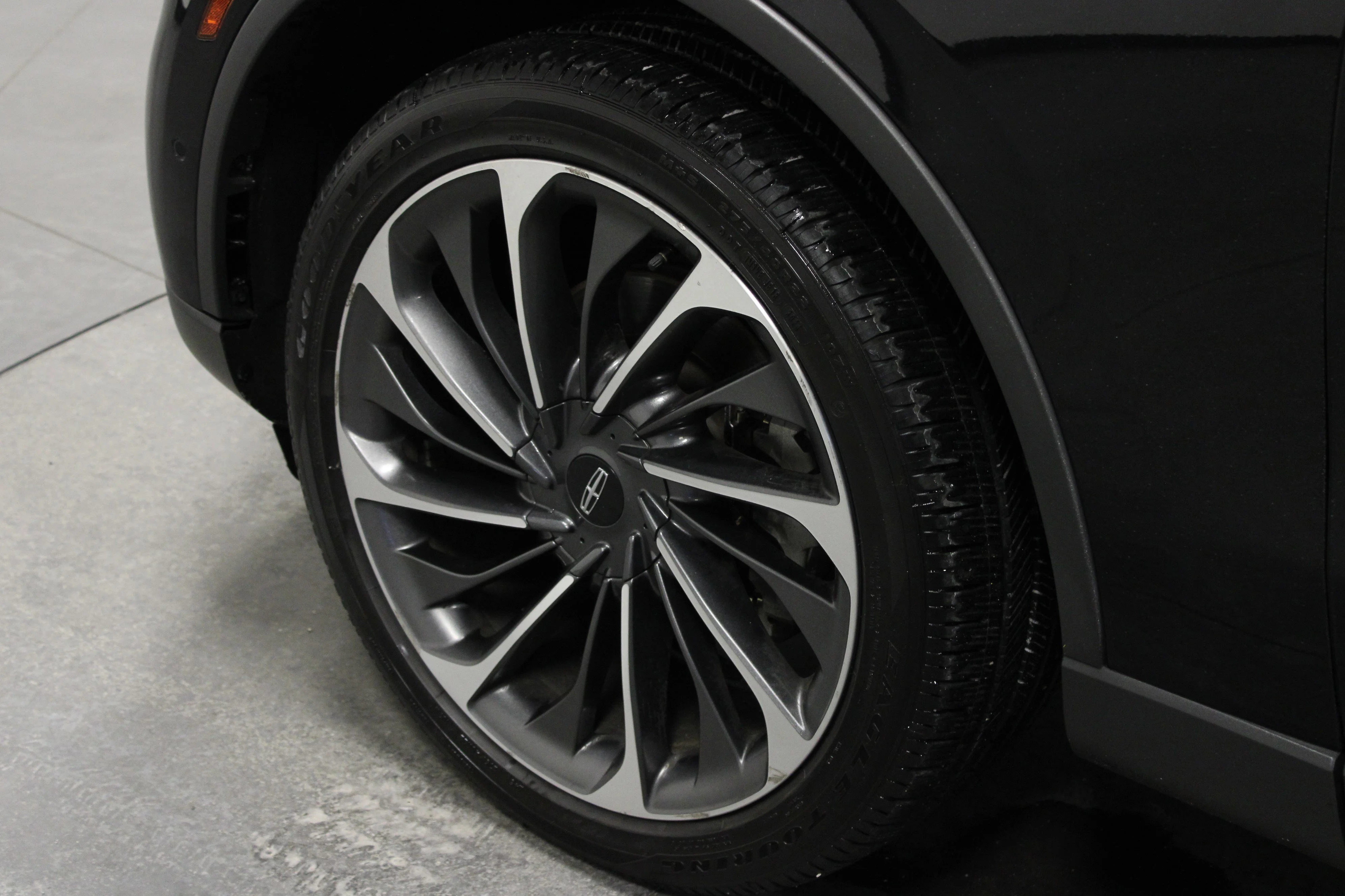 Used 2020 Black Metallic Lincoln Reserve image 10