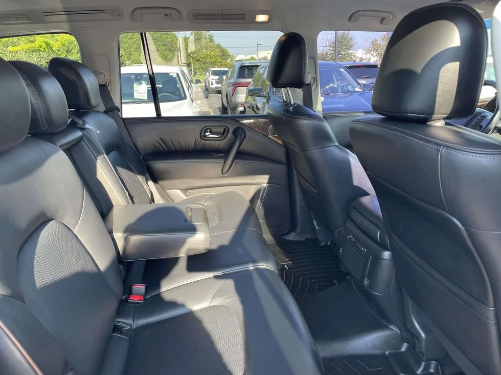 Used 2020 Silver Nissan SL 4WD image 10