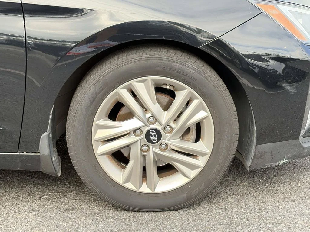 Used 2020 Black Hyundai Value Edition image 9
