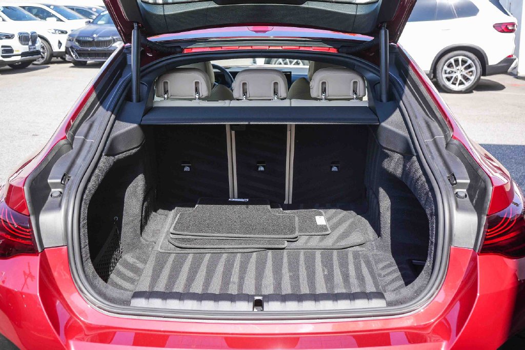 Used 2026 Vegas Red Metallic BMW M60 image 25