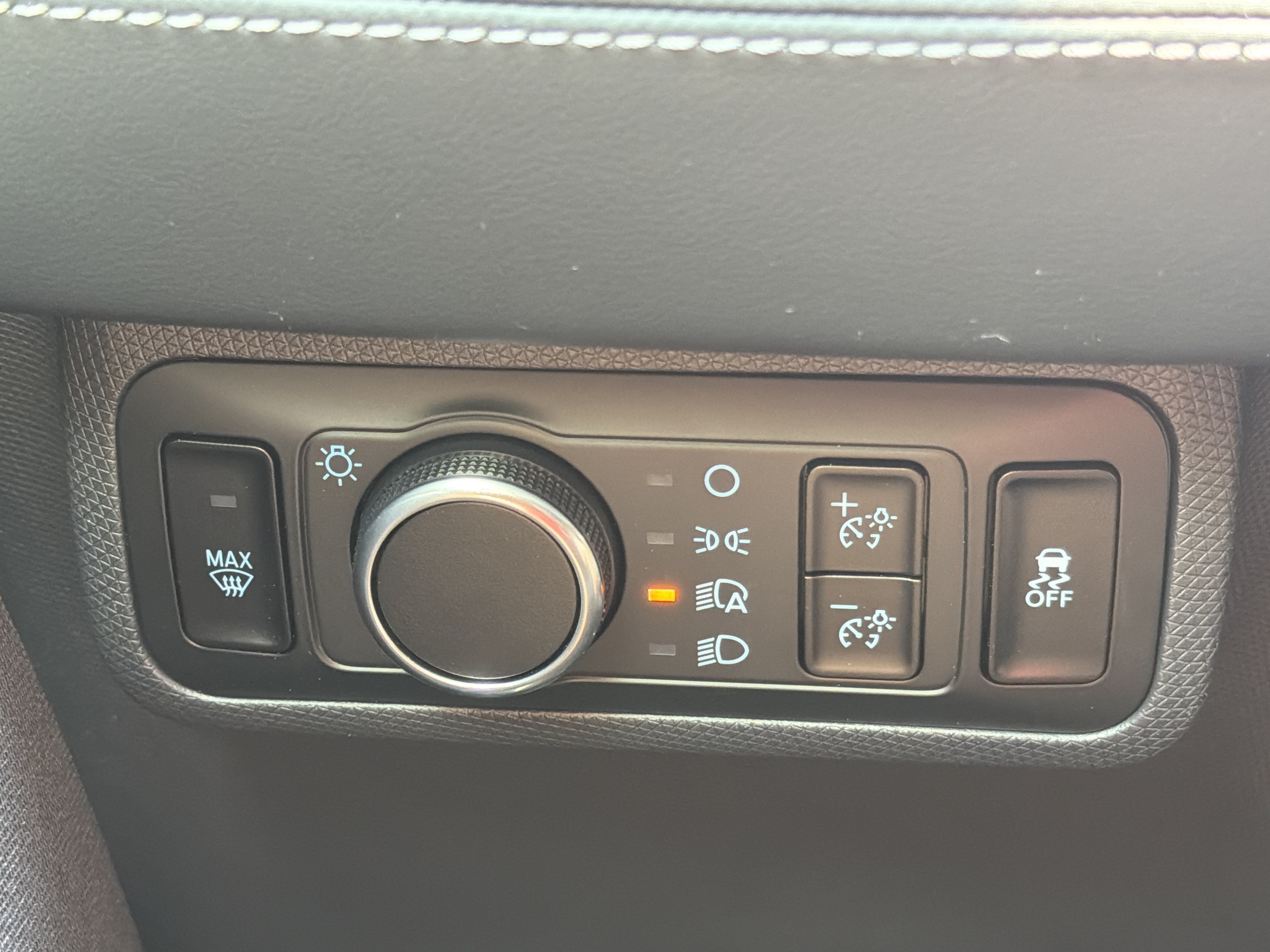Used 2024 Glacier Gray Metallic TriCoat Ford Select image 11