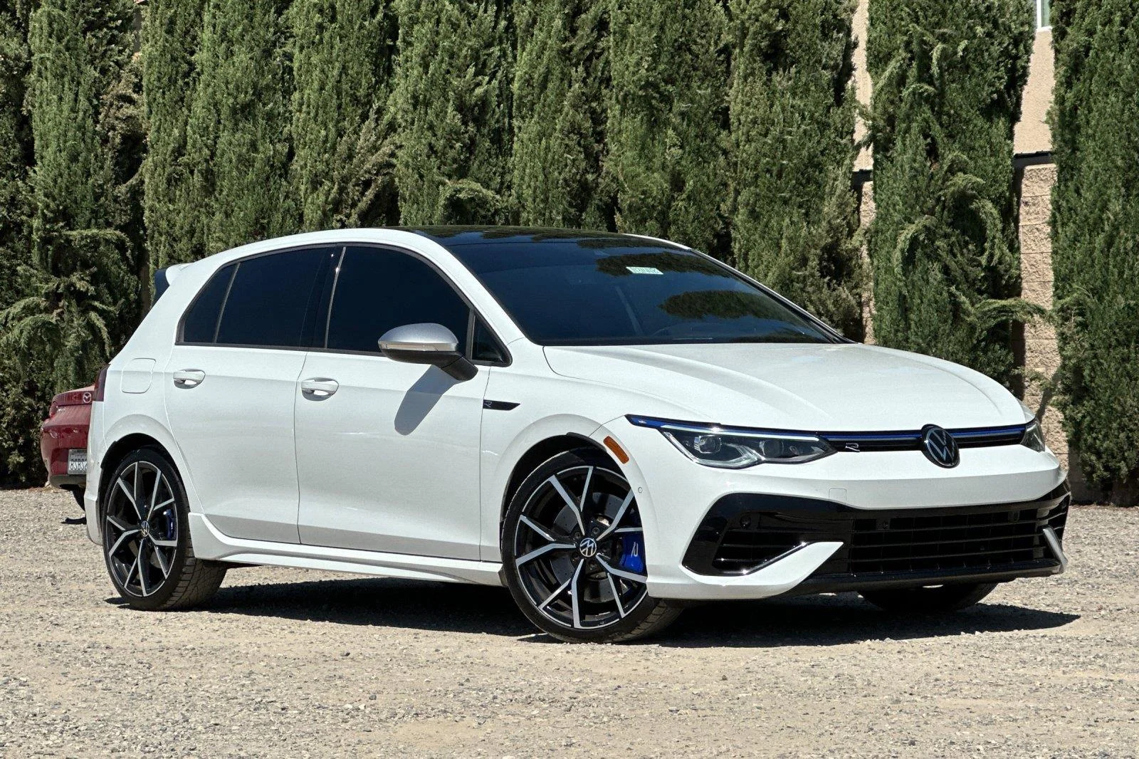 Used 2022  Volkswagen 4DR image 1