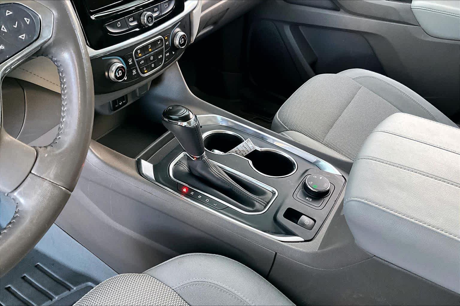 Used 2018 Iridescent Pearl Tricoat Chevrolet LT Cloth image 17