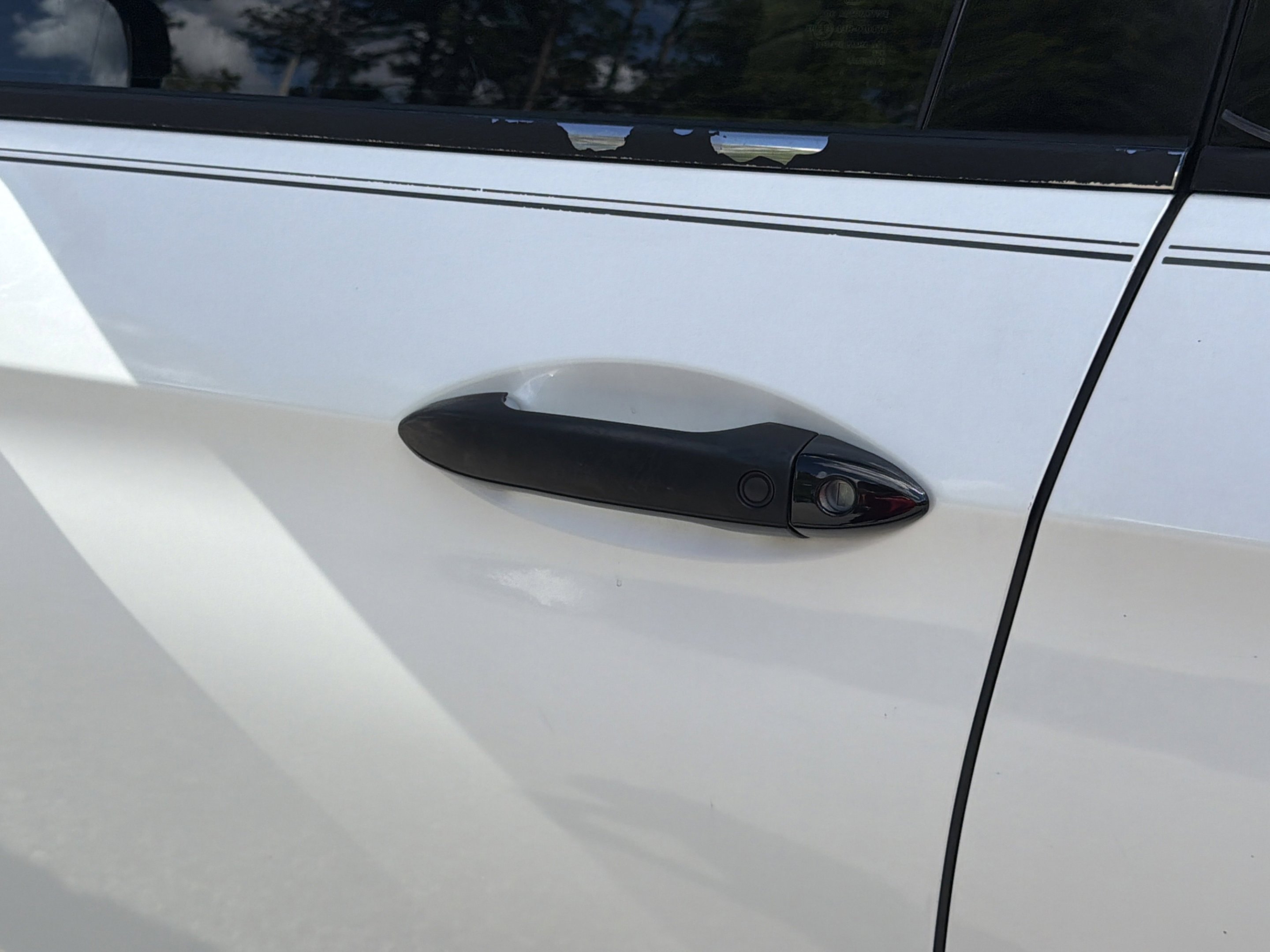 Used 2016 White Diamond Pearl Honda Touring image 31