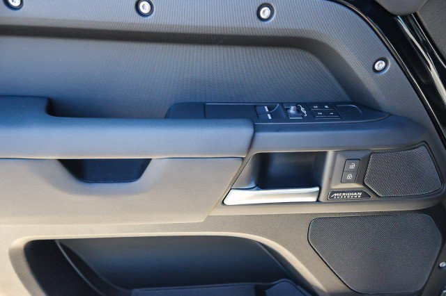 Certified Used 2025 Black Land Rover X-Dynamic SE image 21
