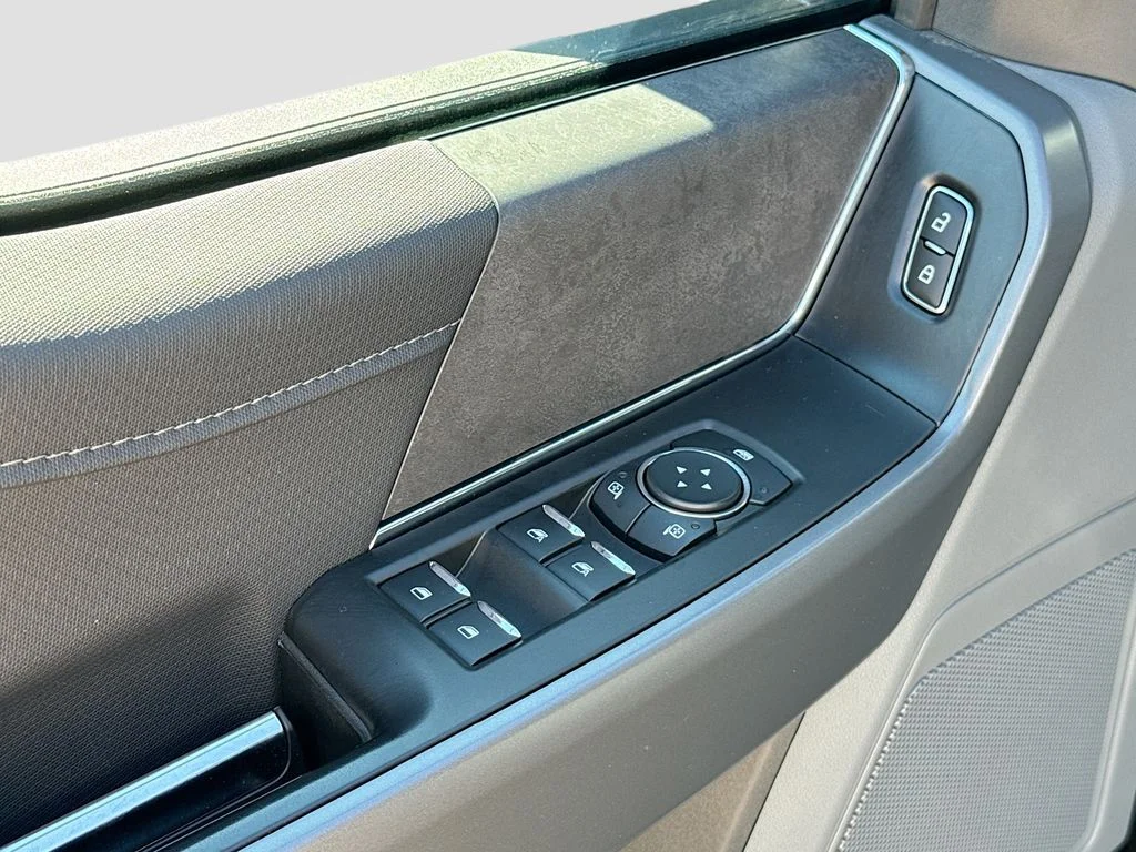 Used 2024 Agate Black Metallic Ford XLT image 16