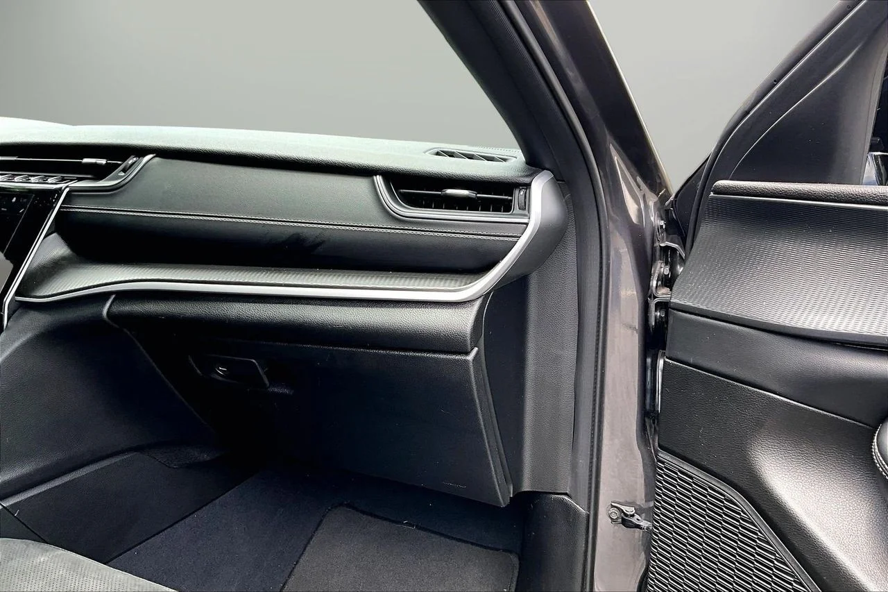 Used 2023 Gray Jeep Altitude image 19