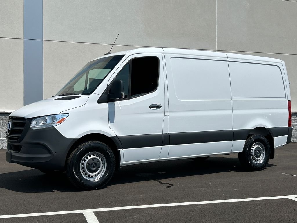 New 2026 Arctic+White Mercedes-Benz Cargo 144 WB image 1