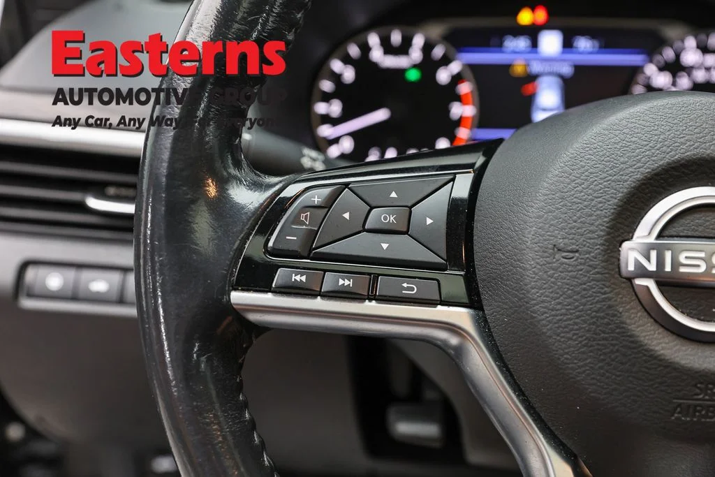 Used 2023 Black Nissan 2.5 SV image 15