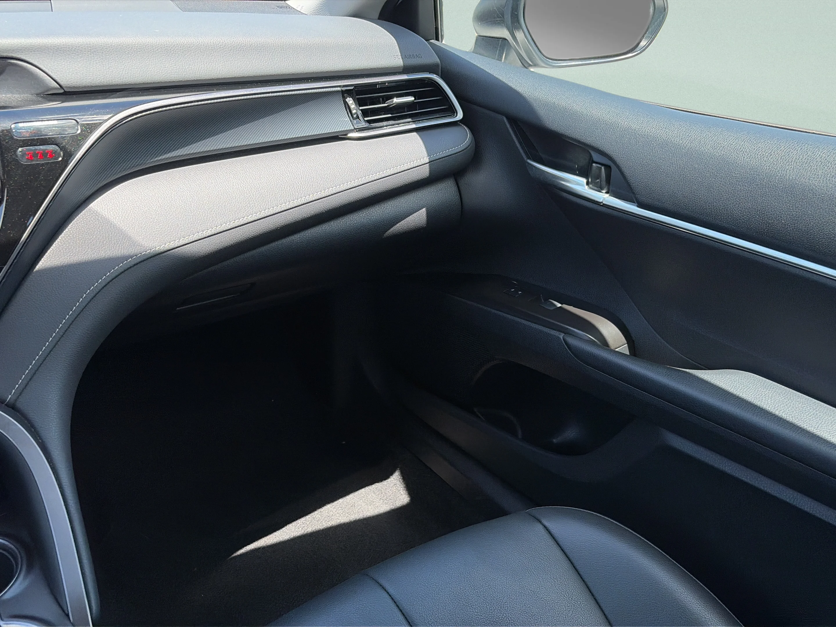 Used 2024 Ice Toyota SE image 12