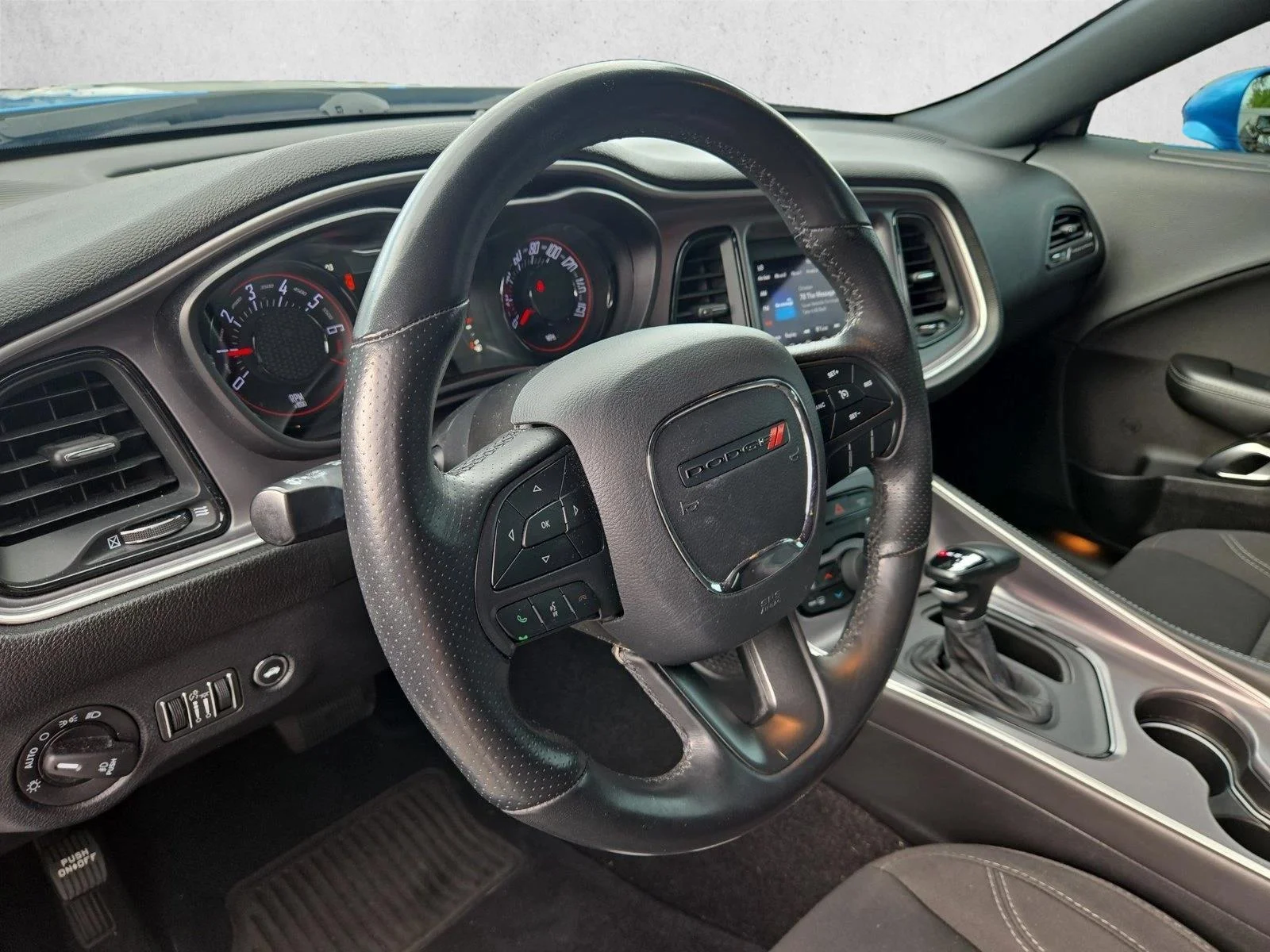 Used 2019 B5 Blue Pearlcoat Dodge SXT image 9