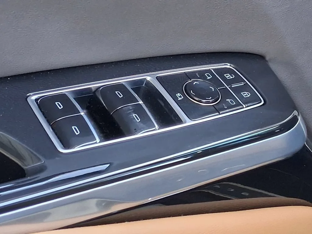Used 2025 Crystal White Tricoat Cadillac Premium Luxury image 20