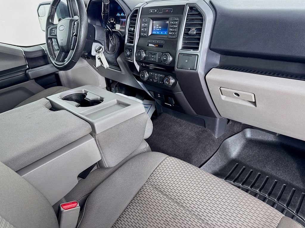 Used 2016 Shadow Black Ford XLT image 32